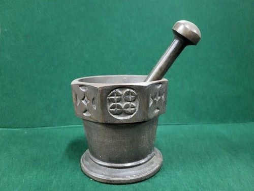 Ancien mortier avec son pilon - ancien,