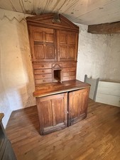 Chasublier. Meuble Antiquaire