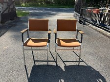 Lot de 2 fauteuils vintage années 70 – accoudoirs bois & piétement chromé