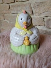 POULE AVEC SON POUSSIN