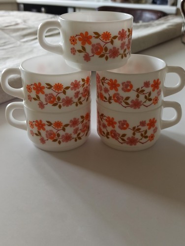 Lot tasses arcopal 1 - 4,