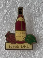 pin's PISSE-DRU 1991 Beaujolais Wine  Bouteille Grappe Raisin Vignoble Alcool