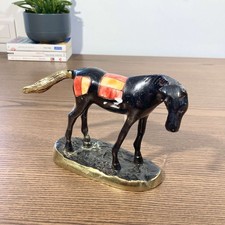 Cheval en métal peint et