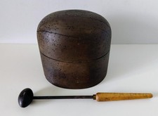 Ensemble une Marmotte à Chapeau plus un Fer à Coque pour repassage à Chapeau