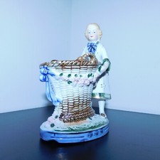 Figurine en porcelaine biscuit