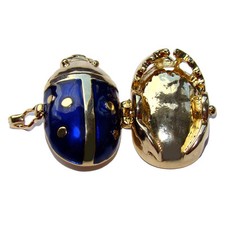 Pendentif Oeuf Fabergé copie/ Coccinelle collection/ Boîte à pilules/ Coccinelle