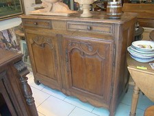 Buffet ancien , deux portes