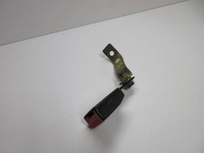 Attache ceinture arriere droit