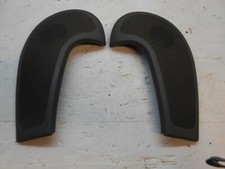 2 grilles haut parleur tableau