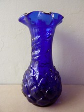 ancien vase en verre coloré