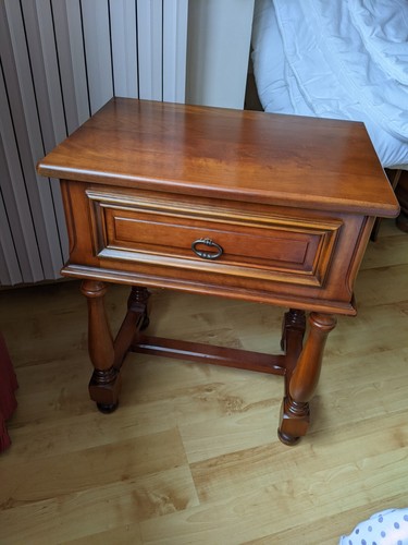 Table chevet merisier - en,