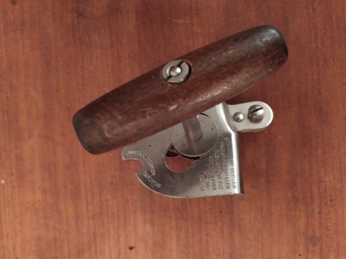 Ouvre boîte decapsuleur