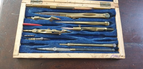 Petite boite compas anciens - compas,