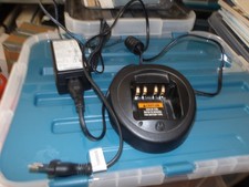 CHARGEUR RADIO UHF MOTOROLA DP2400