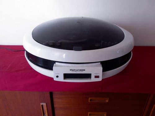 Weltron 2005 turntable fm am - turntable, fm/am