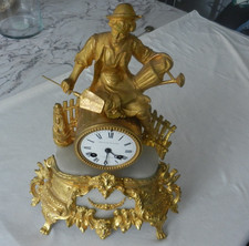 Ancienne pendule horloge en régule doré MOUREY & COUENNE