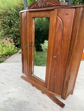 Armoire pour poupée ancienne