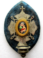 Ancien   Bénitier  décor  vierge à l'enfant  Sur Velours Bleu