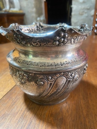 Joli cache pot trés - , décoré