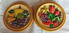 VINTAGE 2 PETITS CADRES RONDS DECORATIFS MOTIFS FLEURS ET FRUITS  PLATRES PEINTS