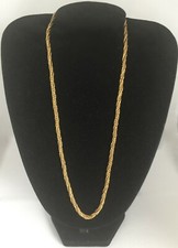 CHAINE TORSADEE EN METAL DORE/