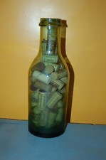  BOUTEILLE ANCIENNE VERRE SOUFFLE XIXe remplie de bouchons