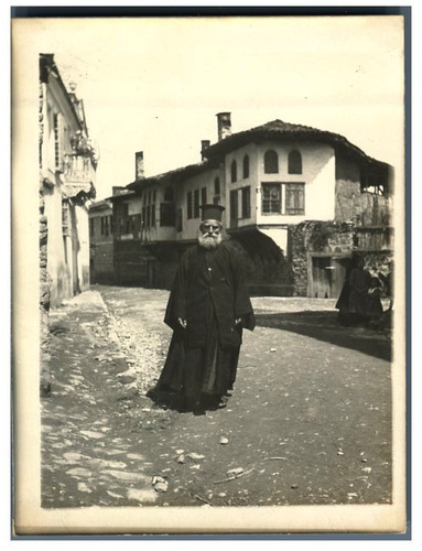 Grèce verria un prêtre - un,