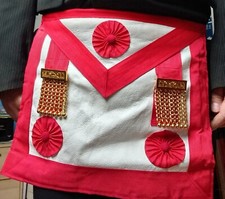 Tablier de Maître REAA SATIN bon état, idéal pour accéder à ce grade