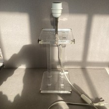 design 80 , lampe David Lange / Roche Bobois , modèle Cristale en plexiglass