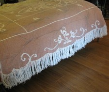 Dessus de lit ancien broderie