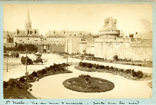 France, Saint-Malo, vue du mur d'enceinte, porte sur la mer  Vintage albume