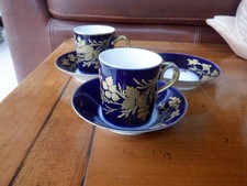 tasse + soucoupes porcelaine