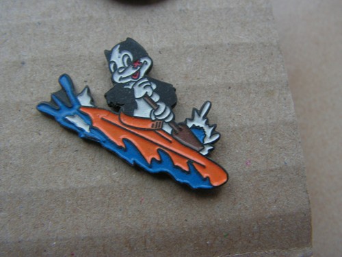 Pin pins pif - pin's,