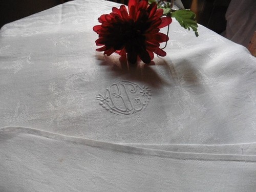 Ancienne nappe damassé creme - ancienne,