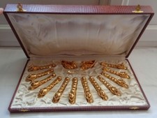 COFFRET 12 PORTE COUTEAUX CANARD + SALERONS PORCELAINE LIMOGES SIGNE R. MONTIGNY