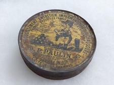 Une boite à cirage vide "