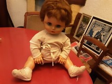 POUPEE  POUPON  POTELE    BELLA   PLASTIQUE   VETEMENTS  SOLAZUR