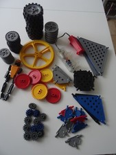 Lot vrac k' nex construction poulies ,roues , pneus , panneaux +1 moteur 1 robot