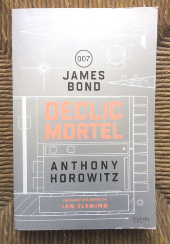Livre roman espionnage james - roman,