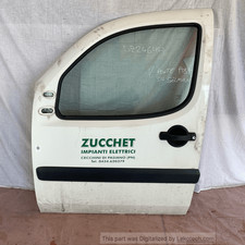 51847706 Vieille porte. Gauche