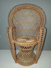 Fauteuil de poupée en rotin