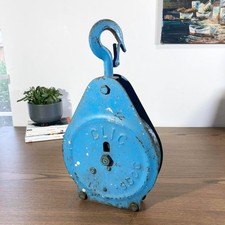 Poulie Ancienne patinée bleue en fonte industriel vintage 1950 palan