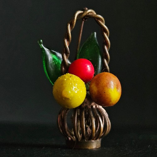Broche panier garni fruits - , &
