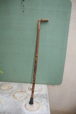 canne de marche en bois sculpté monoxyle racine art populaire antropomorphe.