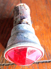 TRES RARE ANCIEN PHARE A VELO ROUGE A FACETTES