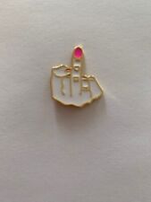 PIN S METAL   DOIGT D HONNEUR