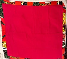 Châle 140 Festival des Amazones en Cachemire et Soie (1 180 Euros) Hermès