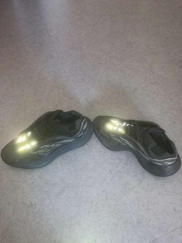 Yeezy 700 full black - yeezy,