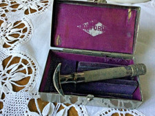 ancien rasoir Gilette dans un coffret  Oxford en métal inox