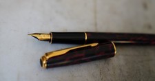 STYLO PLUME PARKER SONNET LAQUE ROUGE MARBREE - PLUME EN OR MASSIF 18 CARATS - M